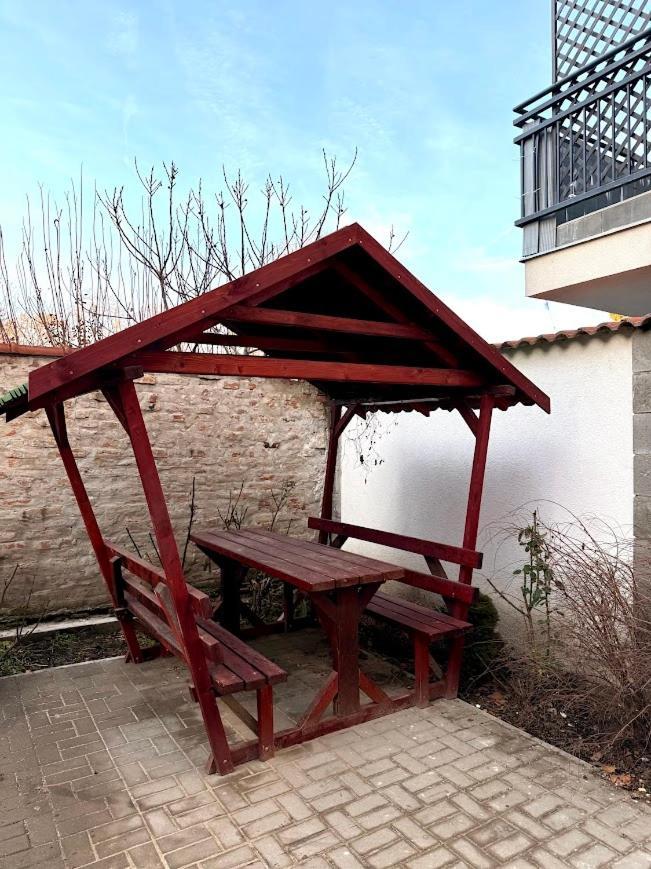 Kuriozum Vendeghaz Hotel Szeged Ngoại thất bức ảnh