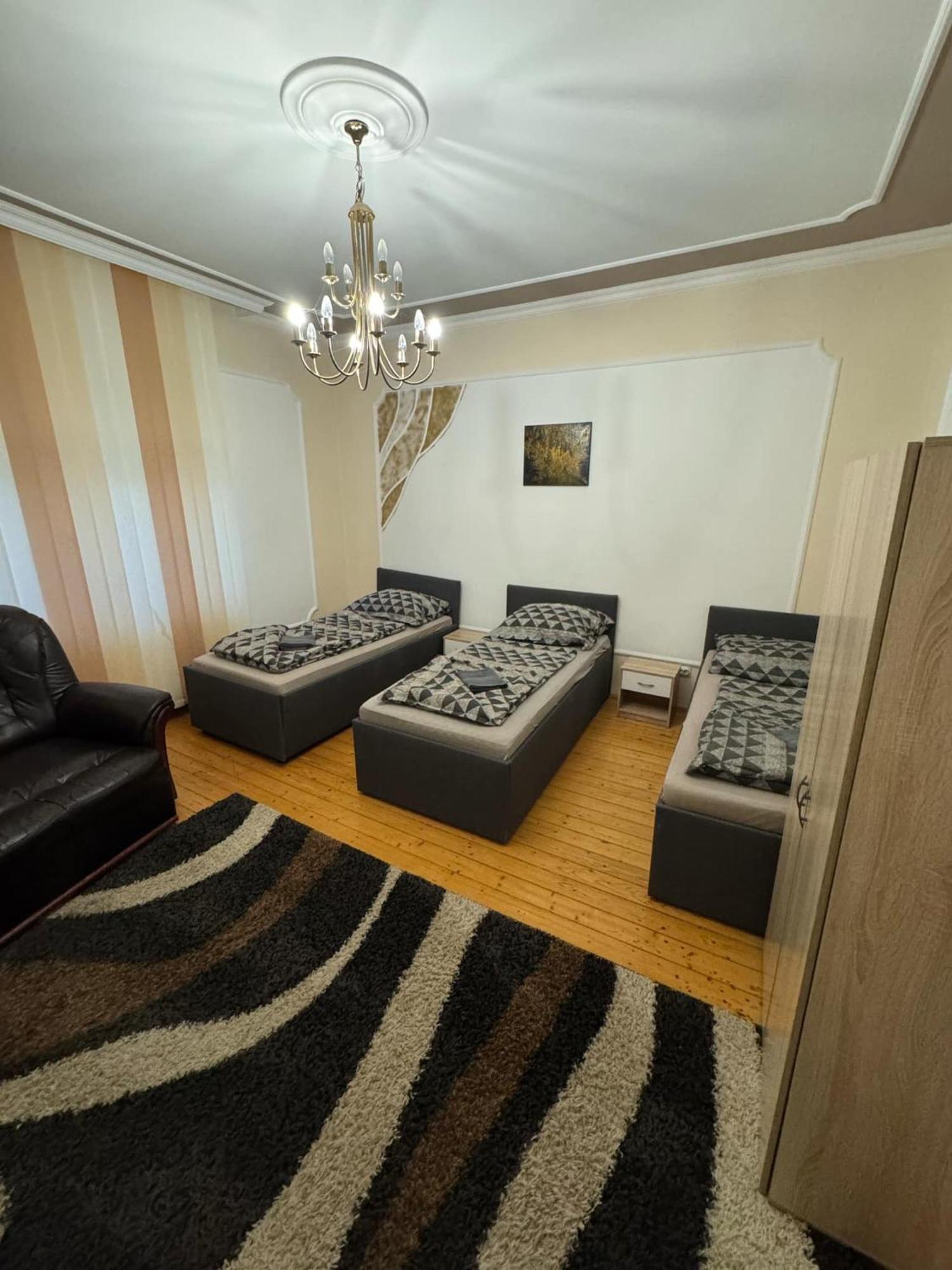 Kuriozum Vendeghaz Hotel Szeged Ngoại thất bức ảnh