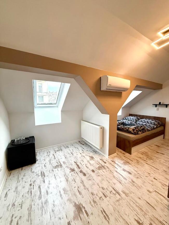 Kuriozum Vendeghaz Hotel Szeged Ngoại thất bức ảnh