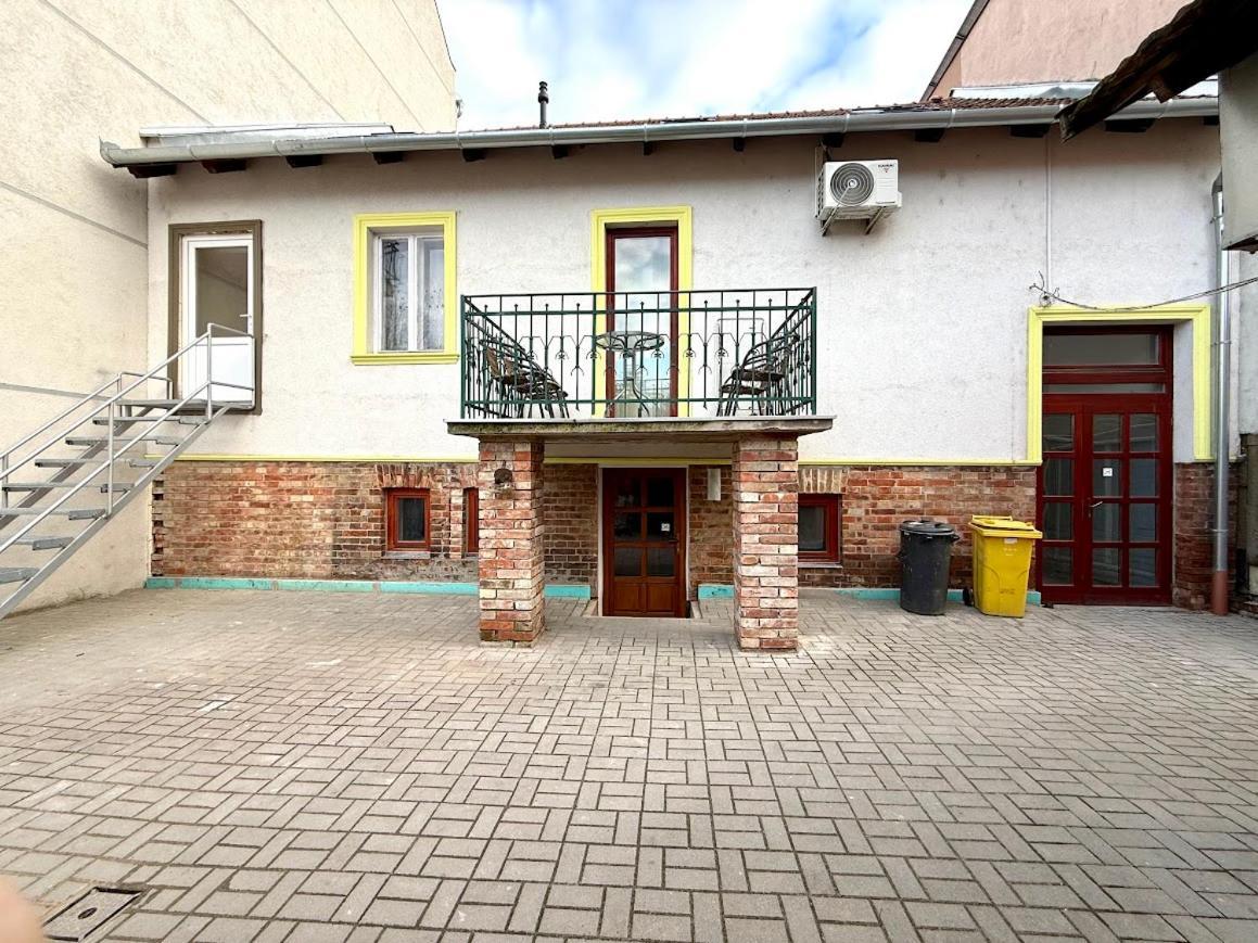 Kuriozum Vendeghaz Hotel Szeged Ngoại thất bức ảnh